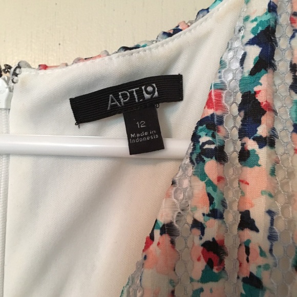 Dress - Picture 3 of 3